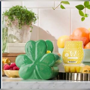 Scentsy Green Clover Me Irish Wax Warmer with Pack of Wax Melts *NIB